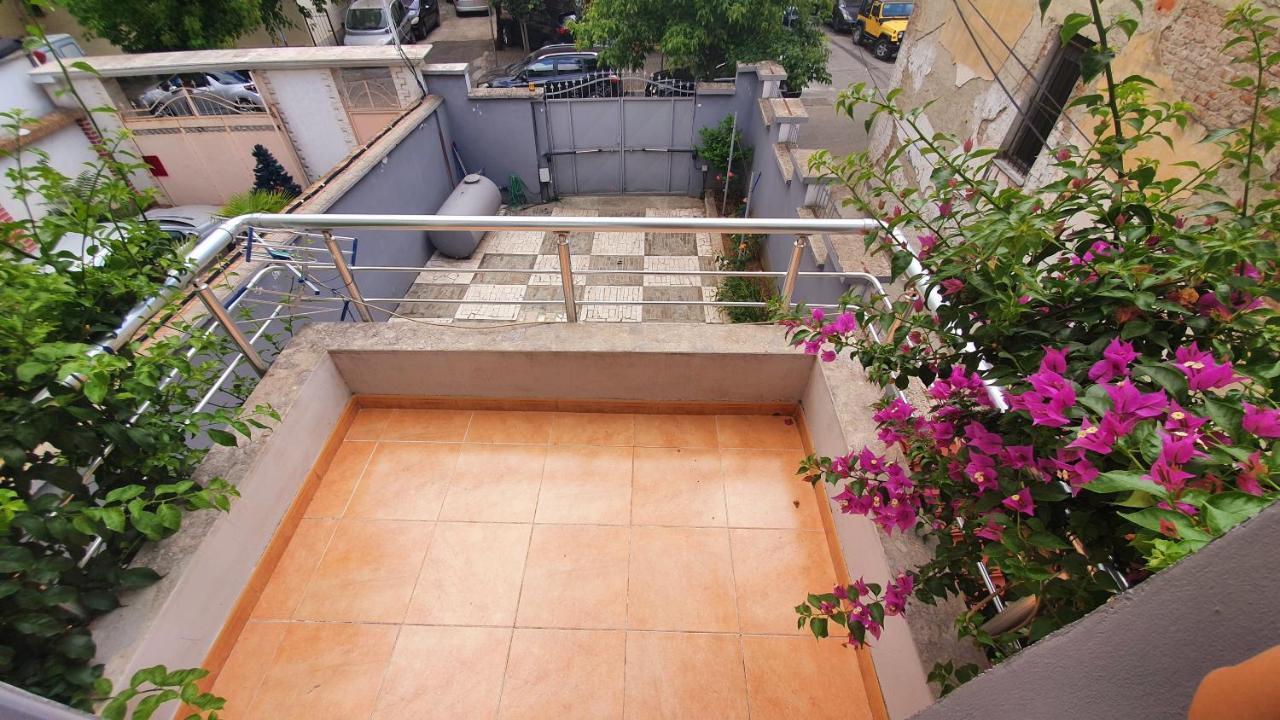 A Cheerful Villa With Free Parking Space Tirana Exterior foto