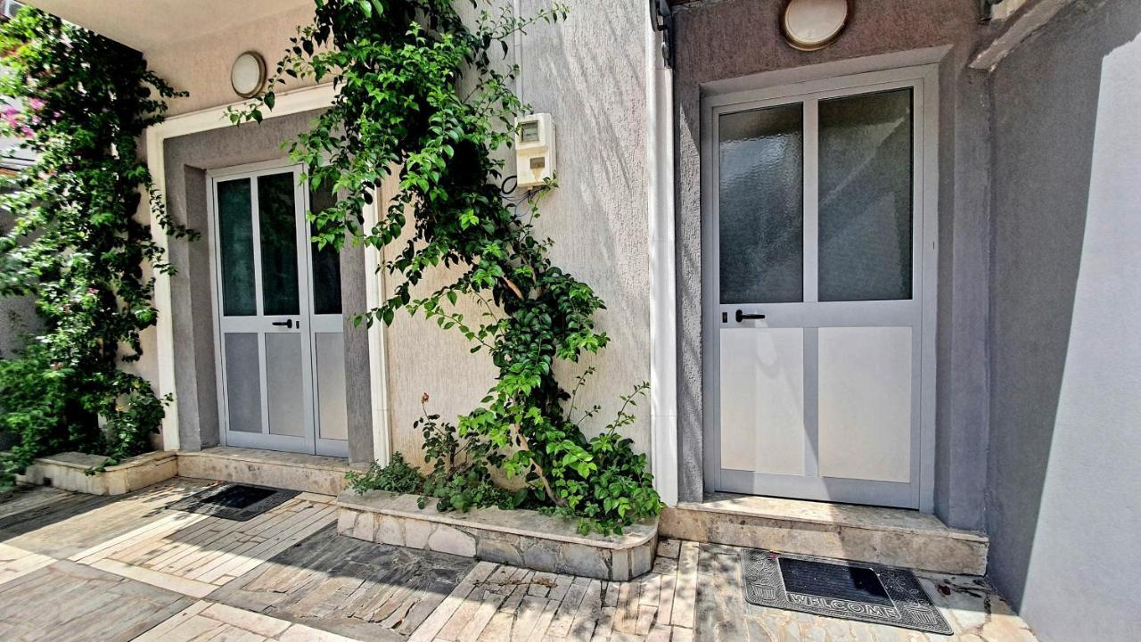 A Cheerful Villa With Free Parking Space Tirana Exterior foto